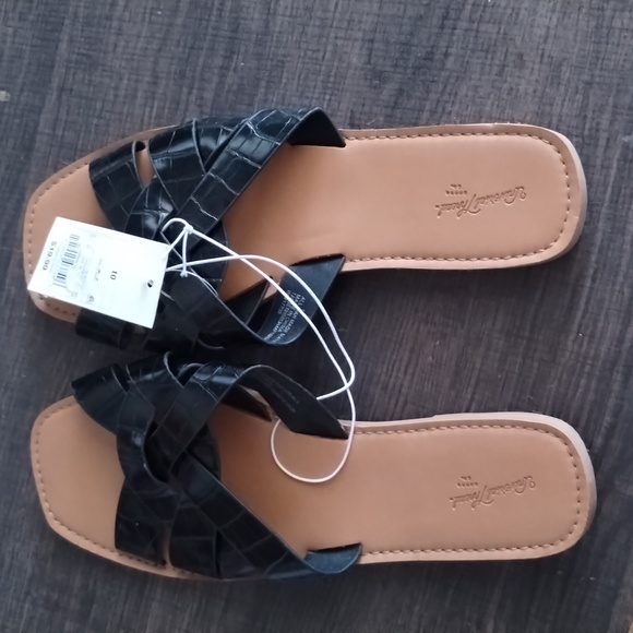 Universal Thread sandals size 10 - Picture 2 of 5